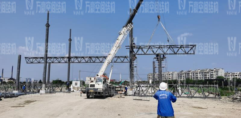 紹興福全高速收費站頂棚工程鋼結構安裝完成