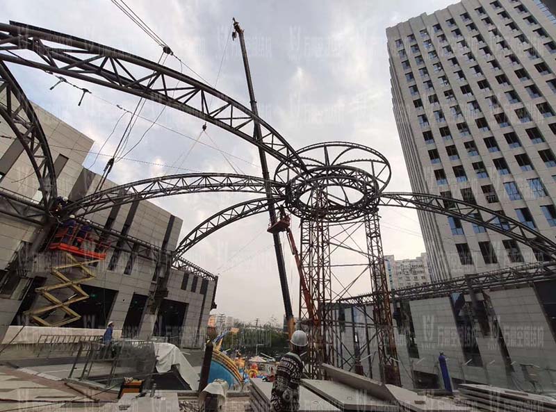 新泰卓越·財富廣場異型鋼結構項目