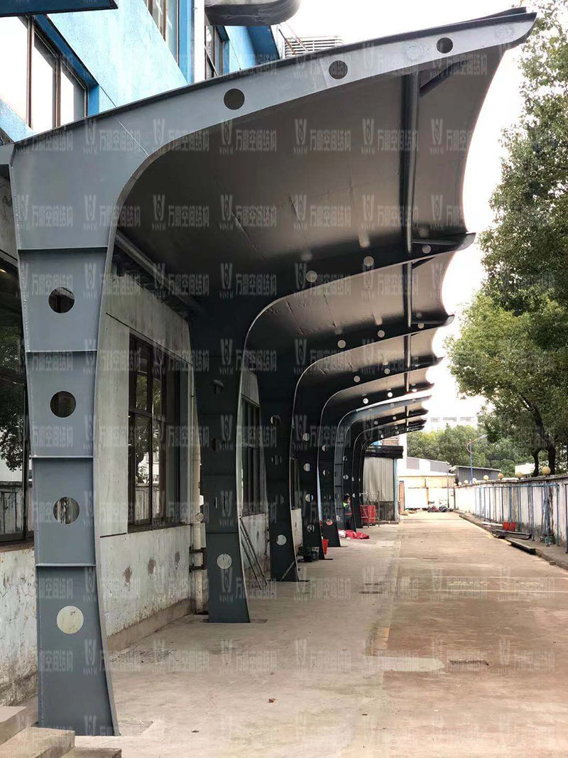 安裝膜結構車棚需要注意什么事項？膜結構車棚怎么安裝才能保證質量？