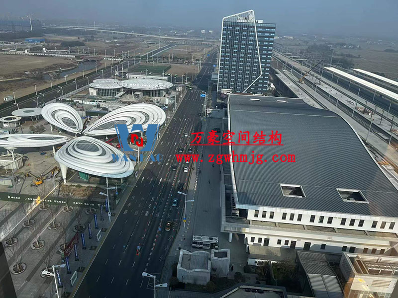 張家港高鐵站前復雜結構“蝴蝶再現”即將圓滿竣工