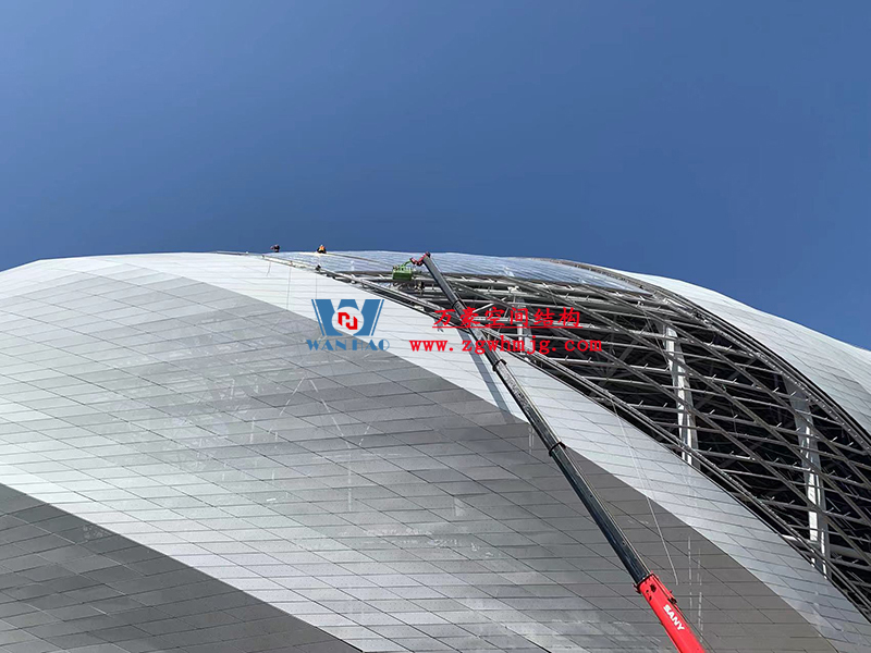 兩江新區加快建設龍興足球場(標準不降、工期不延、確保年底建成) 兩江新區加快建設龍興足球場(標準不降、工期不延、確保年底建成)