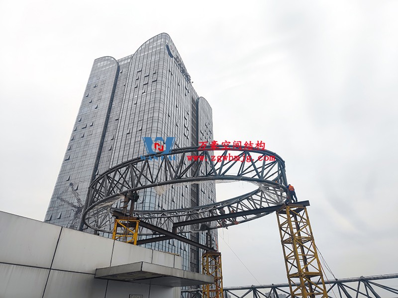 明宇廣場6號地塊商業（萬達廣場）改造項目鋼膜結構ETFE蓋頂天幕工程進入鋼結構吊裝階段