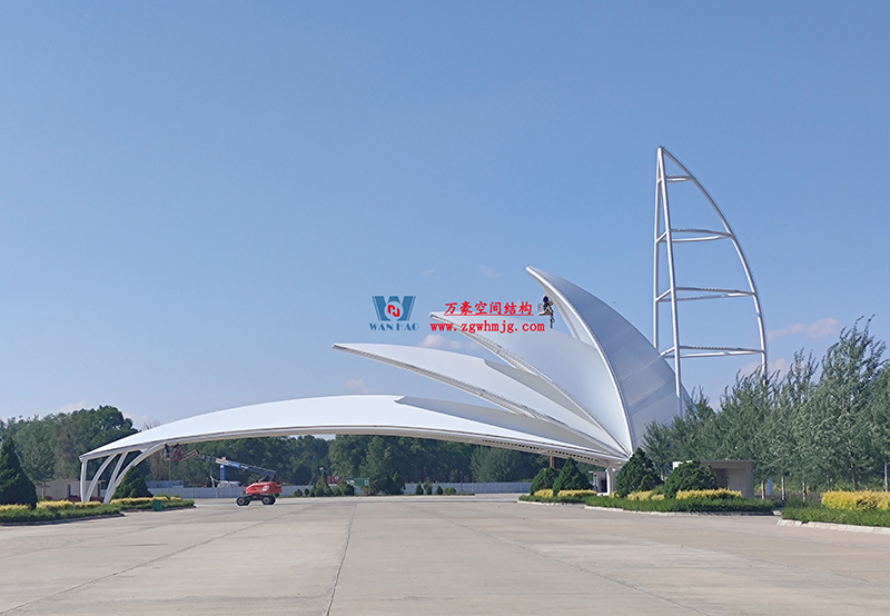 陜西定邊馬蓮灘沙漠公園鋼膜結構工程“奮力快跑”，工程“進度條”刷新了!