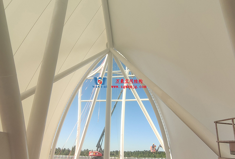 陜西定邊馬蓮灘沙漠公園鋼膜結構工程“奮力快跑”，工程“進度條”刷新了!