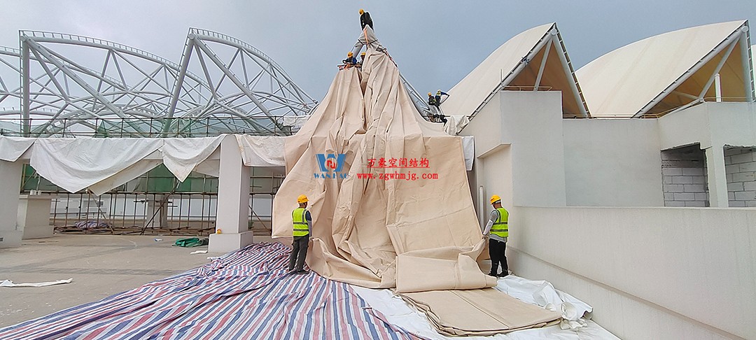 施工加速，這個PTFE膜結(jié)構(gòu)天幕即將完工！