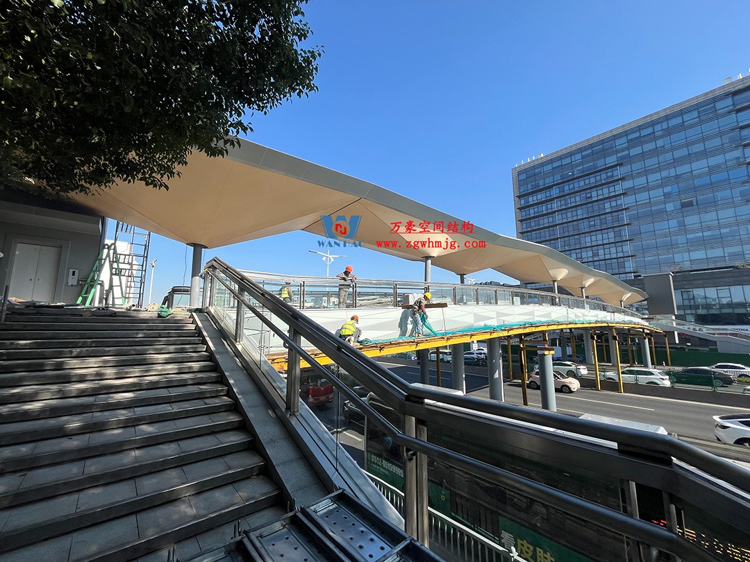 蘇州東環路人行天橋ptfe膜結構