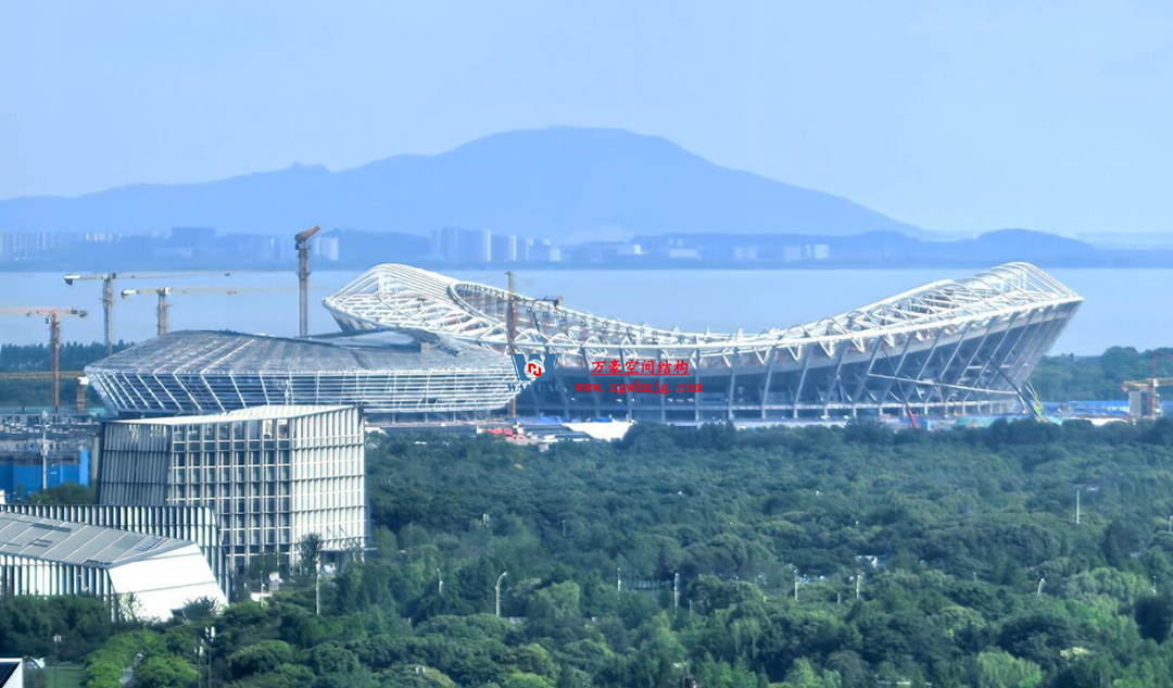 緊跟“蘇超熱浪”，火熱施工中，一只白鷺即將振翅高飛！