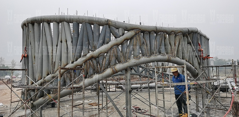 四川南充電影學院景觀膜結構工程主桁架基本拼裝完成