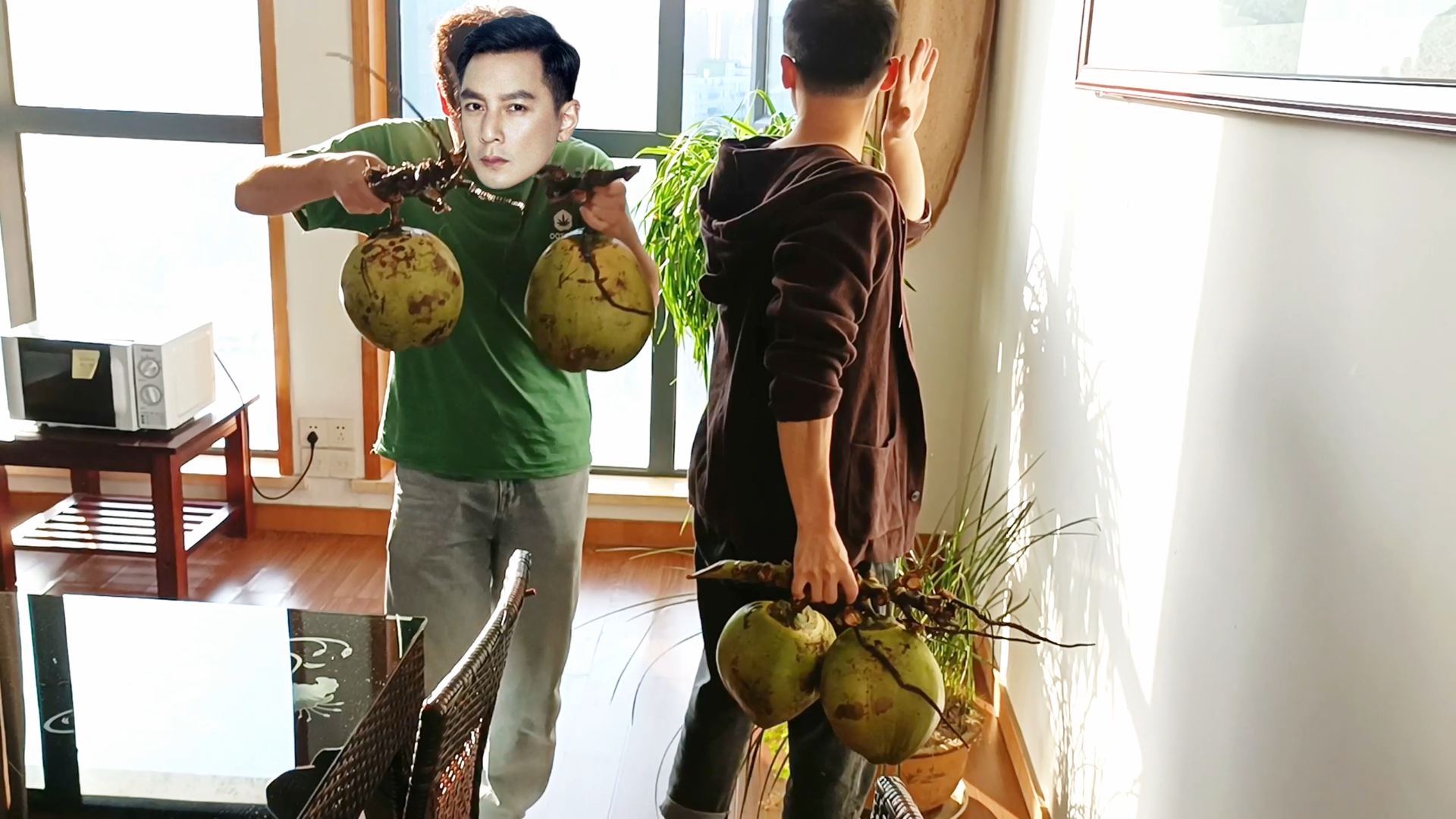 萬豪空間結構福利-給員工發海南大椰子